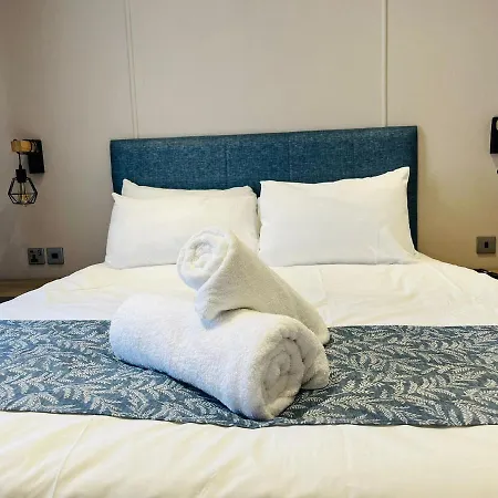 Bridgewater With Hot Tub