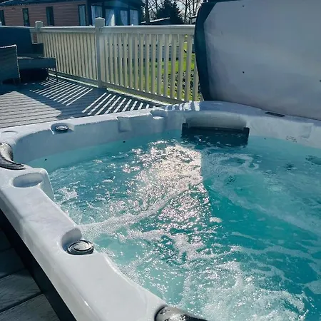 Bridgewater With Hot Tub