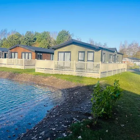 Bridgewater With Hot Tub