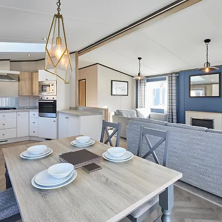 Bridgewater With Hot Tub Holiday home