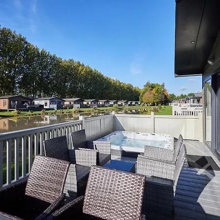 Bridgewater With Hot Tub Holiday home York