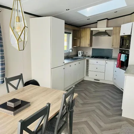 Bridgewater With Hot Tub Holiday home