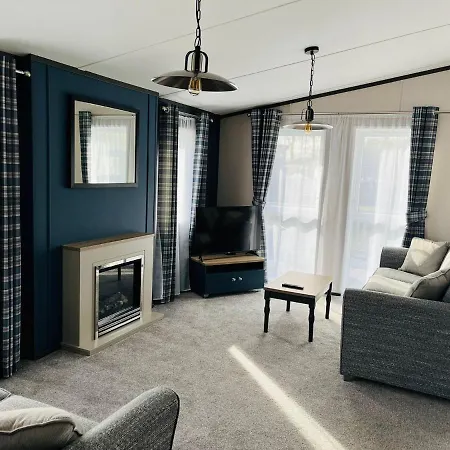 Bridgewater With Hot Tub Holiday home