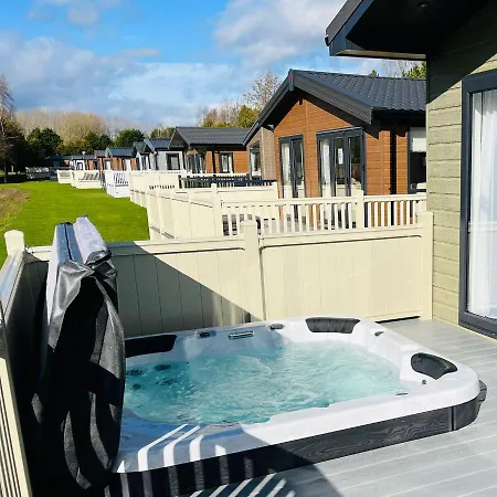 Bridgewater With Hot Tub Holiday home *