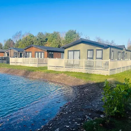 Bridgewater With Hot Tub Holiday home *