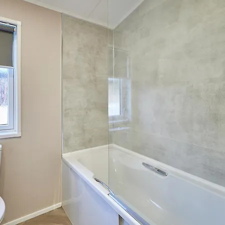 Bridgewater With Hot Tub