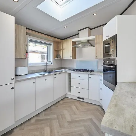 Bridgewater With Hot Tub