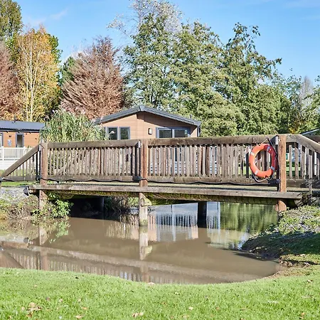 Bridgewater With Hot Tub